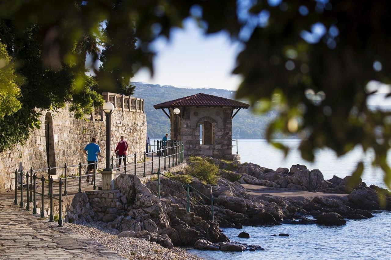 Studio Apartman Fredi Apartment Opatija Bagian luar foto